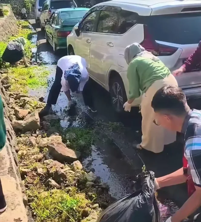 
					Ciptakan Lingkungan Sehat, Aksi Jumat Bersih Perkuat Kualitas Pelayanan RSUD Cimacan