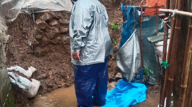 Tebing Perkebunan Ambrol, Longsor di Cipanas Timbun Rumah dan Akses Jalan