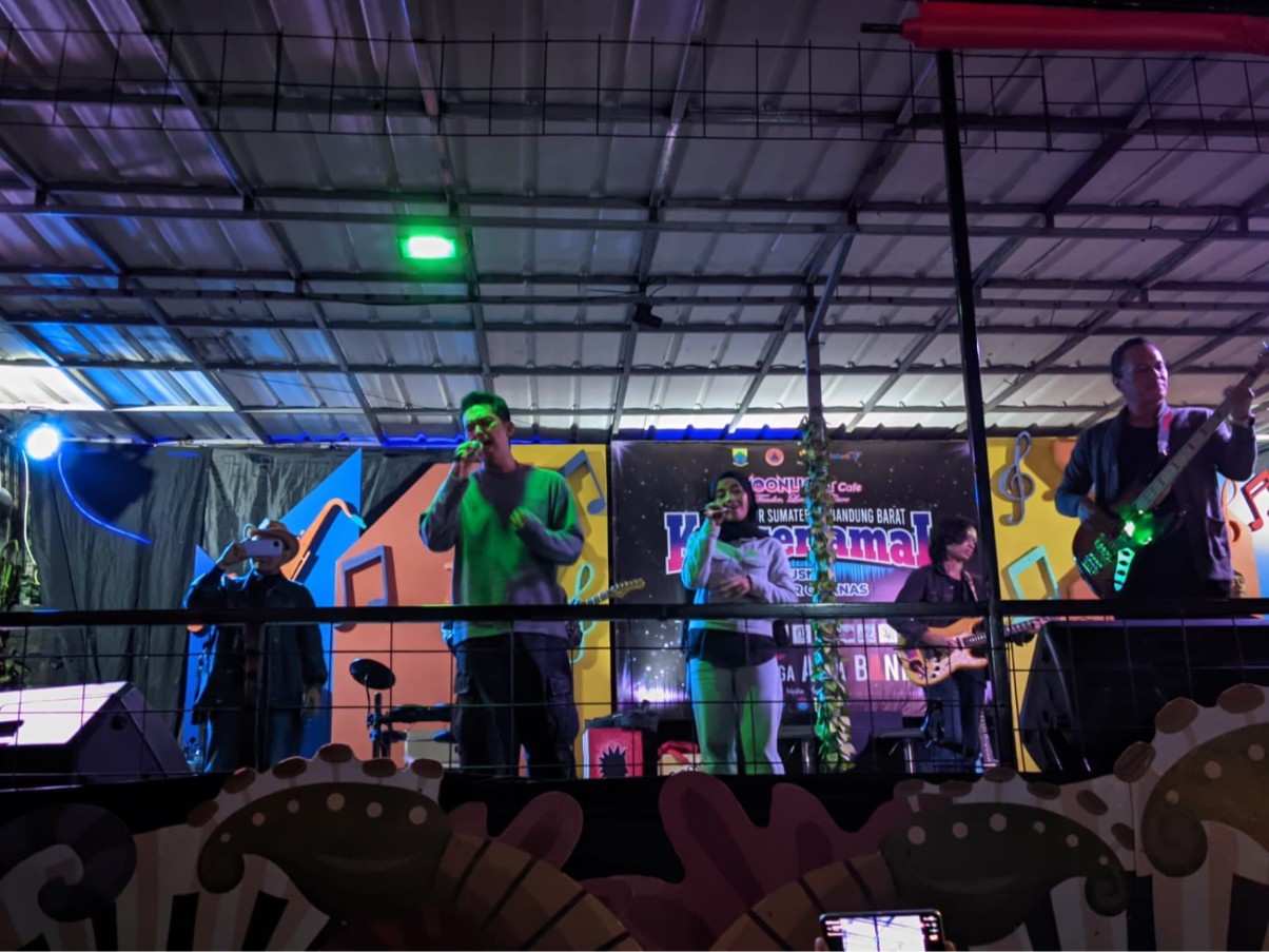 konser amal moonlight cafe