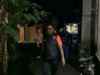Tim Kepolisian Resor Tasikmalaya saat menangkap penculik bayi di Kecamatan Karangengah kabupaten Cianjur. (Foto : Antara)
