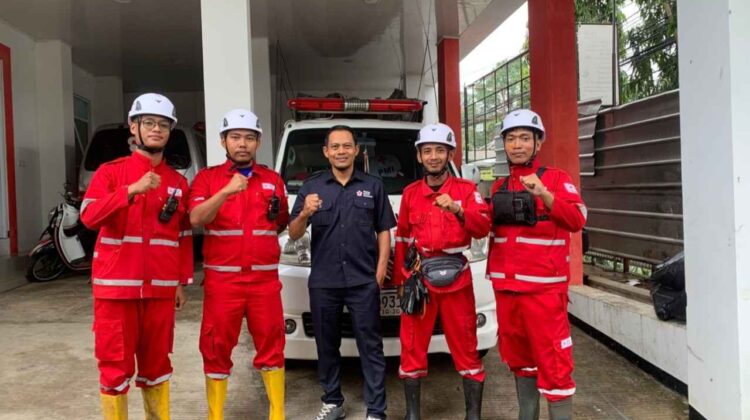 Dukung Basarnas, Tim Evakuasi PMI Cianjur Meluncur ke Lokasi Longsor Bandung Barat