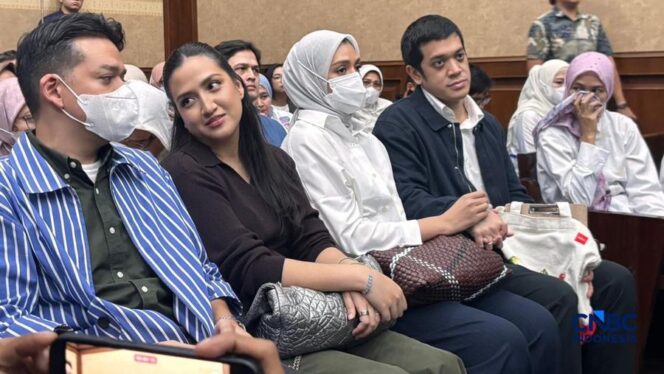 
					Dituntut 18 Tahun Penjara, Anak Riza Chalid Tegaskan Tidak Terlibat