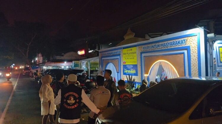 Posko pelayanan mudik Polres Cianjur di Masjid Darussalam, Kecamatan Karangtengah, Kabupaten Cianjur.