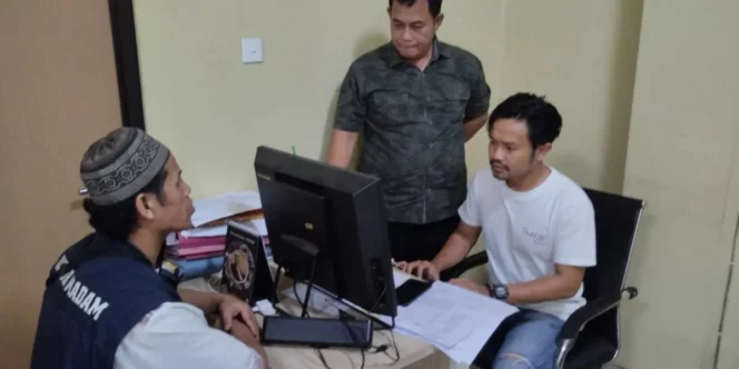 
					Terduga pelaku penganiayaan saat diperiksa di Polsek Cugenang. (Foto : Polsek Cugenang)