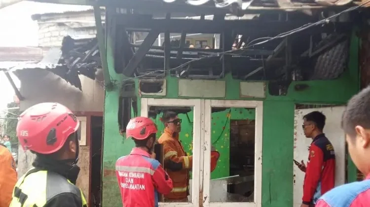 Arus Pendek Listrik Picu Kebakaran di Desa Gadog Pacet