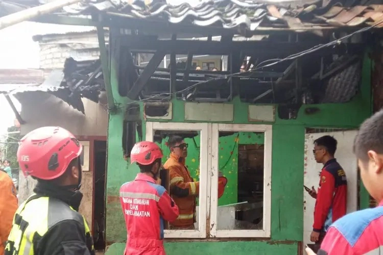 kebakaran di desa gadog pacet