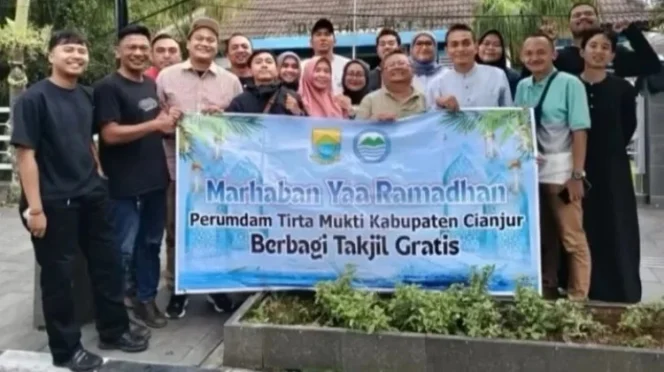 
					Berbagi Berkah Ramadan, Perumdam Tirta Mukti Sebar Takjil Gratis di Cianjur
