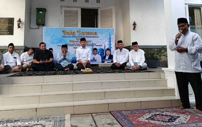 
					Perumdam Tirta Mukti Cianjur Santuni 150 Anak Yatim dari Dana Zakat Karyawan