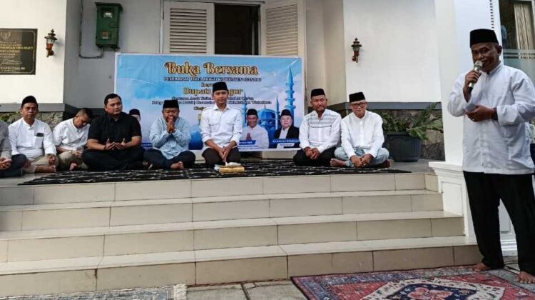 Perumdam Tirta Mukti Cianjur Santuni 150 Anak Yatim dari Dana Zakat Karyawan