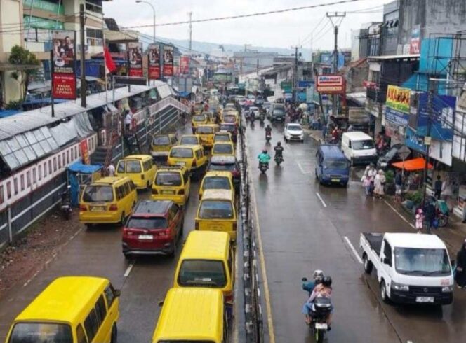 
					Atasi Macet Jalur Puncak, Dishub Cianjur Liburkan 1.447 Angkot Cipanas Saat Lebaran 2026