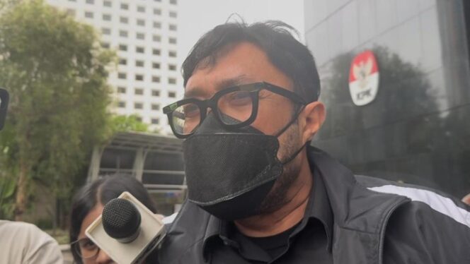 
					Ono Surono Diperiksa KPK Terkait Kasus Suap Bupati Bekasi, Penyidik Sita Uang Ratusan Juta