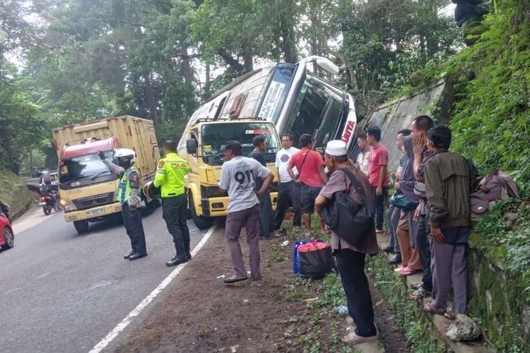 Bus marita kecelakaan