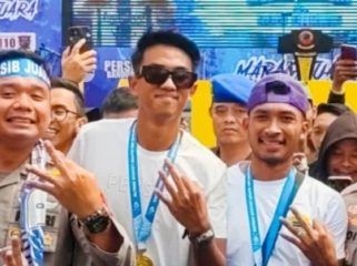 Pemain Persib asal Cianjur, Kakang Rudianto (Kiri) dan Roby Darwis (Kanan). 