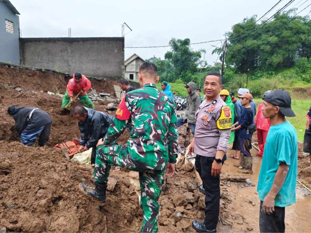 buruh tertimbun