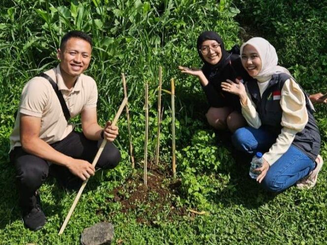 
					Jabar Bergerak Zillenial Cianjur Tanam 60 Pohon Endemik di Kawasan TNGGP
