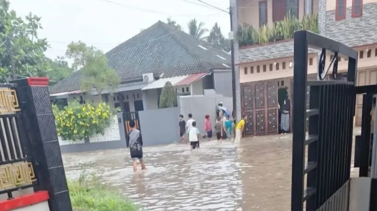 Banjir Rendam 30 Rumah di Cianjur, BPBD Evakuasi Warga ke Tempat Aman