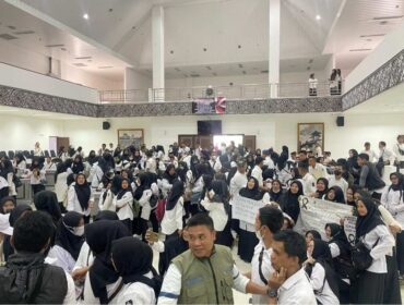 Guru honorer Cianjur saat menggelar unjuk rasa di Gedung DPRD Kabupaten Cianjur beberapa waktu lalu. (foto : Ario Rosmana)