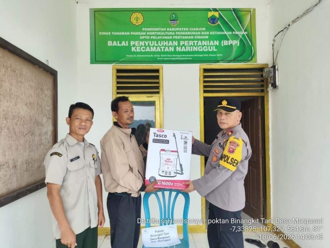 
					Kelompok Tani Binangkit Terima Bantuan Alsintan dari Polsek Naringgul