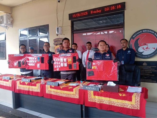 
					Polres dan BNNK Cianjur Ungkap Peredaran 270 gram Sabu, Tiga Tersangka Diamankan