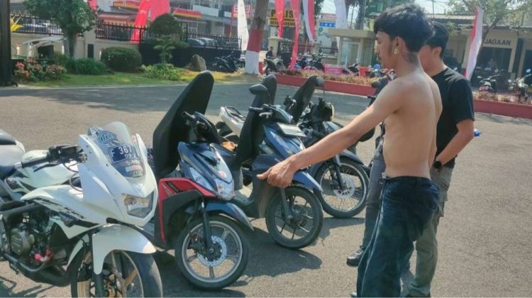 Konvoi Tanpa Helm dan Bawa Golok, Enam Anggota Geng Motor di Cianjur Diamankan Polisi