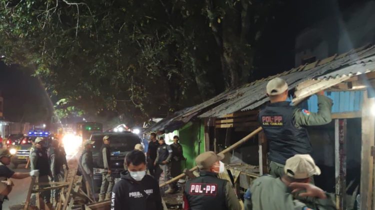 23 Kios Ilegal di Jalur Cianjur-Bandung Dibongkar, Diduga Kerap Jadi Tempat Pesta Miras