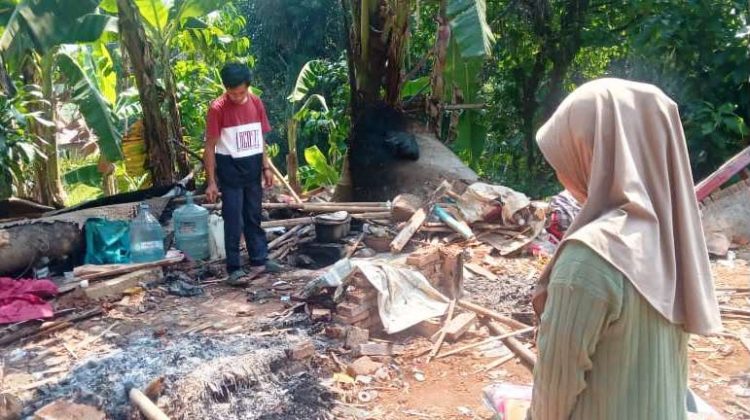 Warga Cibeber Cianjur Tertimpa Rumah Roboh Saat Tidur, Alami Luka di Kepala dan Lengan