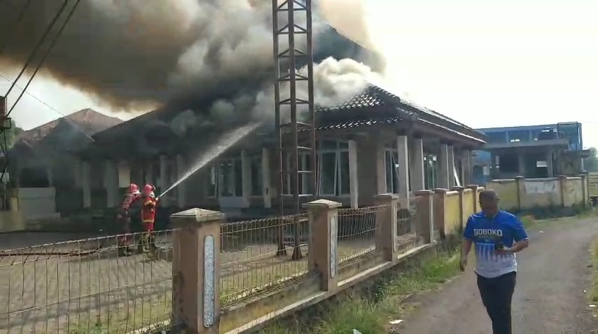 masjid terbakar