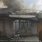 villa terbakar