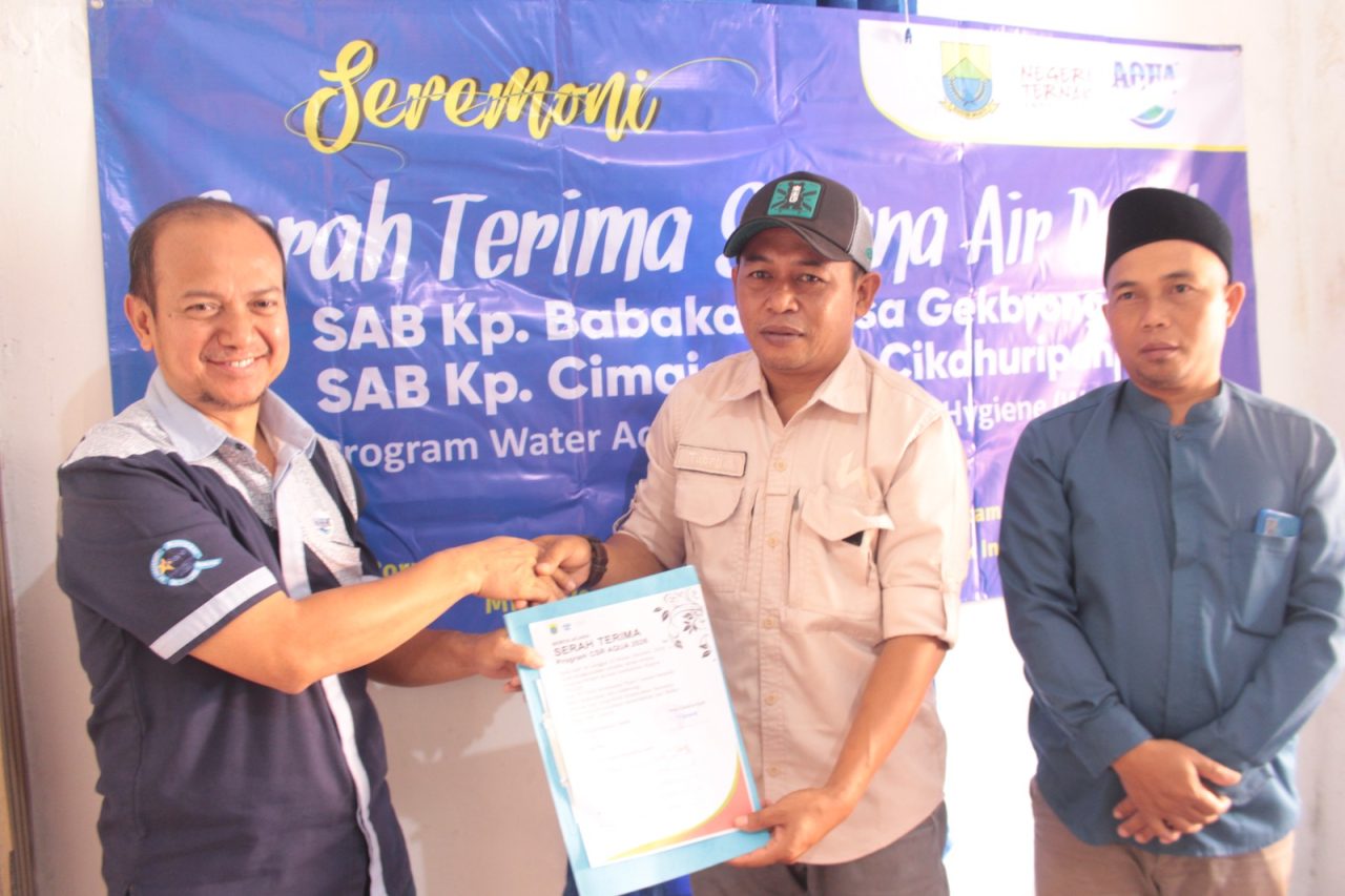 AQUA Plant Cianjur Serahkan Sarana Air Bersih untuk 151 KK di Gekbrong