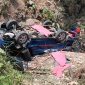 mobil jatuh ke jurang